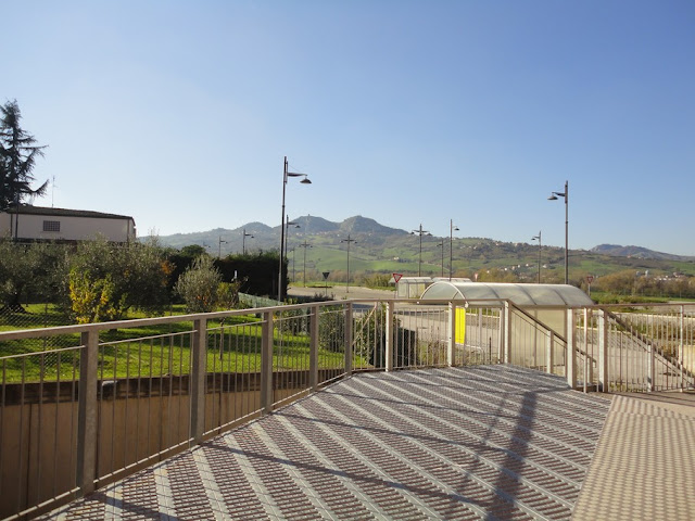 shopping centre verucchio-fire exit - external view06-12-2012-0002.jpg