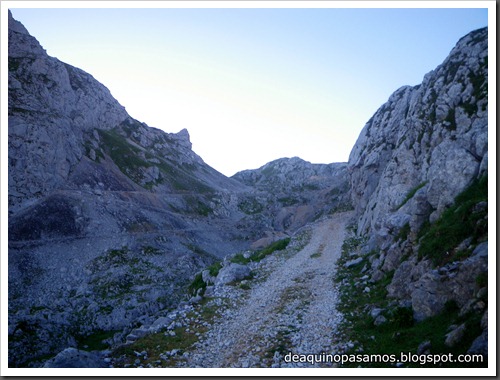 Jito Escarandi - Jierru 2424m - Lechugales 2444m - Grajal de Arriba y de Abajo (Picos de Europa) 0035