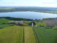 Lhotsky_Dvur_002.JPG