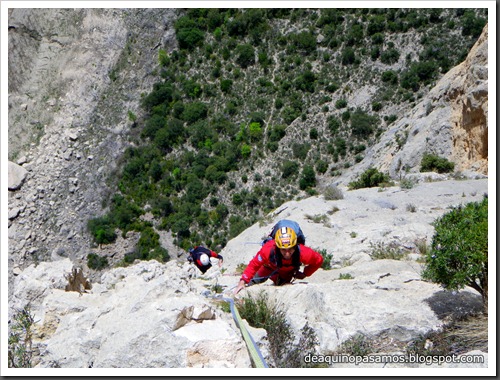 Via CADE 550m 6c (V  A0 Oblig) (Pared de Aragon, Mont-Rebei) (Isra) 0055