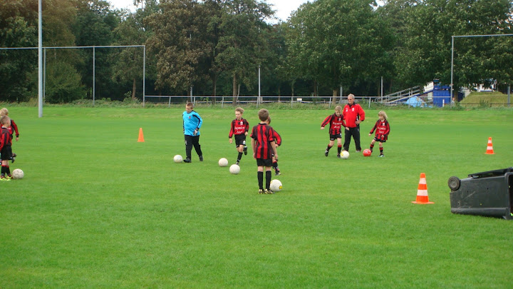 2011 - 07 SEP - WVV E5 TRAINING IN TENUE 13.jpg