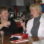 7. kantkringmiddag 9 jan. 2007  Rinie en Miep proosten.jpg