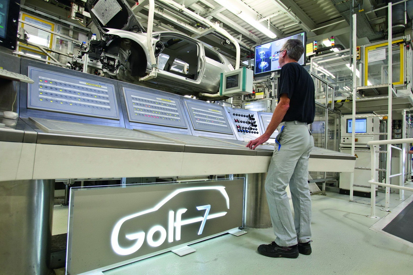 [VW-Golf-Assembly-Line-3%255B4%255D.jpg]
