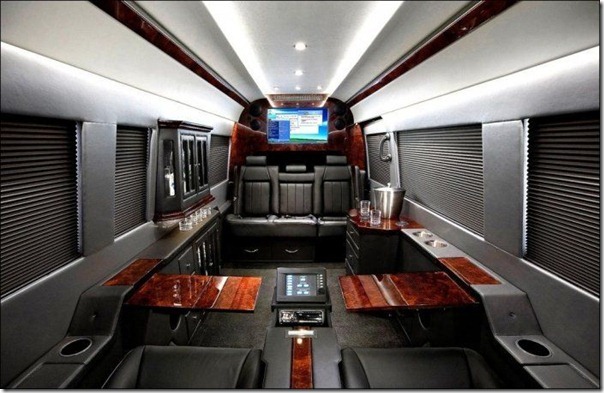 Por dentro de uma Van da Mercedes Benz (5)