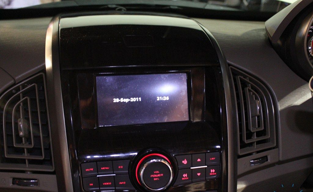 [Mahindra_XUV500_%255B3%255D.jpg]