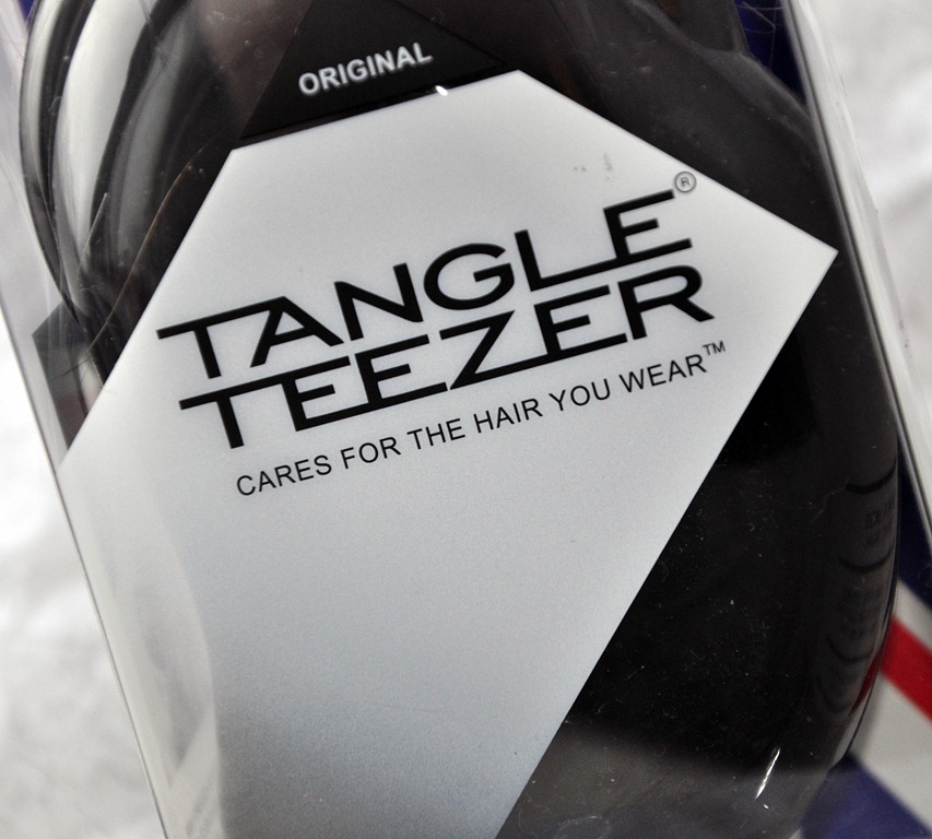 [Tangle%2520Teezer%2520hair%2520brush%2520beauty%2520blog%2520haircare%2520review%2520packaging%255B5%255D.jpg]