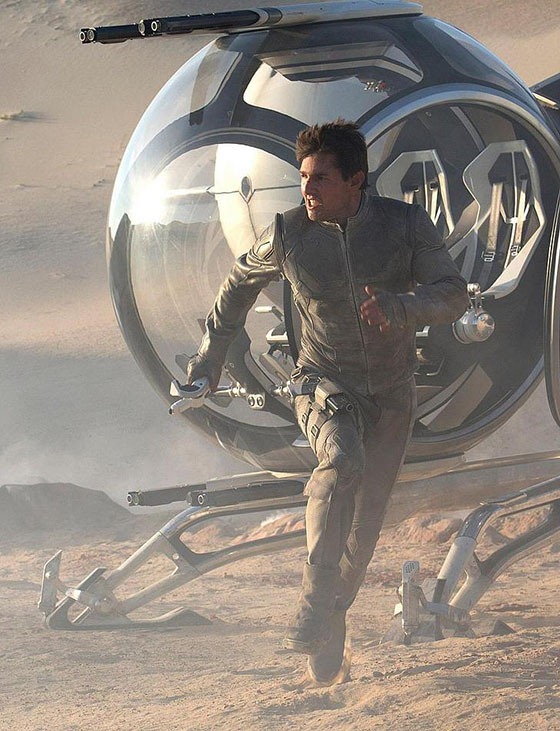 New Oblivion Photo Has Tom Cruise Running from His Helicopter