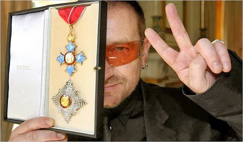 [Bono-award-from-Queen-Elizabeth-II4.jpg]