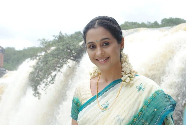 [Devayani%2520near%2520fountain%255B8%255D.jpg]