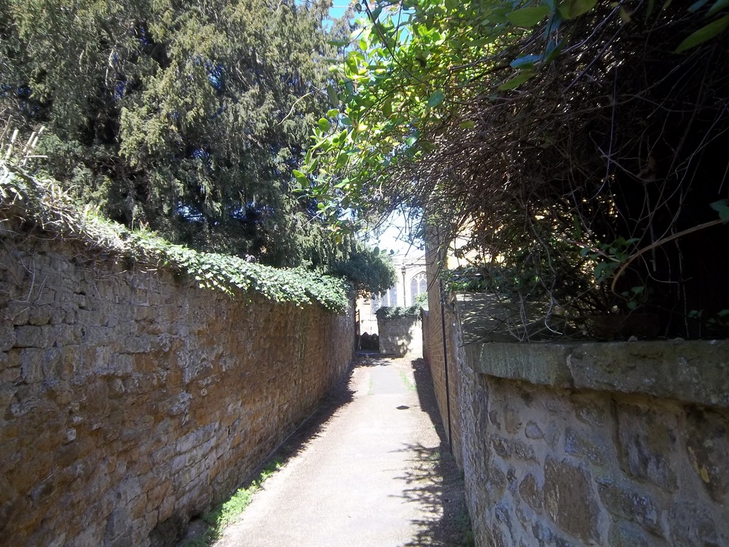 [013--A-leafy-lane-up-to-the-Church3.jpg]