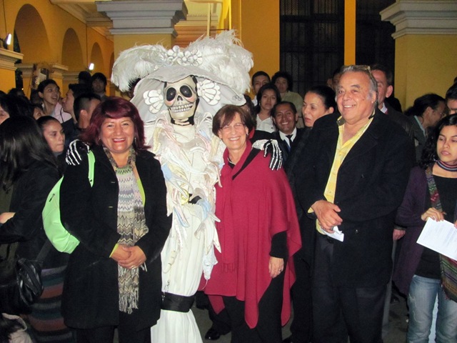 [ROSITA%2520VASQUEZ%2520Y%2520SUSANA%2520VILLAR%25C3%2581N.%2520AMBAS%2520TRABAJAN%2520POR%2520SUS%2520PROVINCIAS%2520Y%2520JUNTAS%2520SON%2520DINAMITA%255B4%255D.jpg]