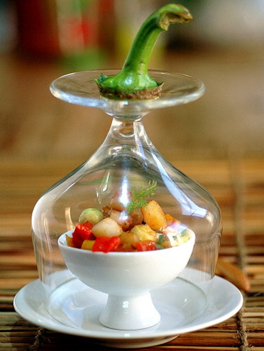 sweet-pepper-with-avocado-and-scallop-amuse-bouche-2