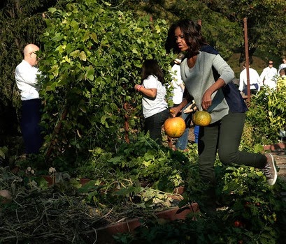 [Michelle%252BObama%252BMichelle%252BObama%252BHangs%252BOut%252BSesame%252BpDlOH9uwN-Ol%255B4%255D.jpg]