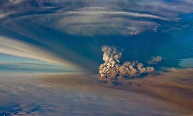 Grimsvotn volcano erupts in Iceland in 2011. Solar radiation management schemes spray particles into the atmosphere to simulate cooling effects of volcanic eruptions. Photo: Egill Adalsteinsson / EPA