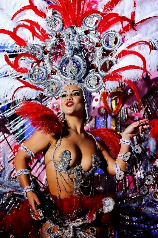 Nominee for Queen of the 2013 Santa Cruz carnival Veronica Gil Perez.