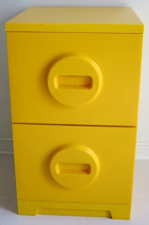 [yellow-cabinet-front6.jpg]