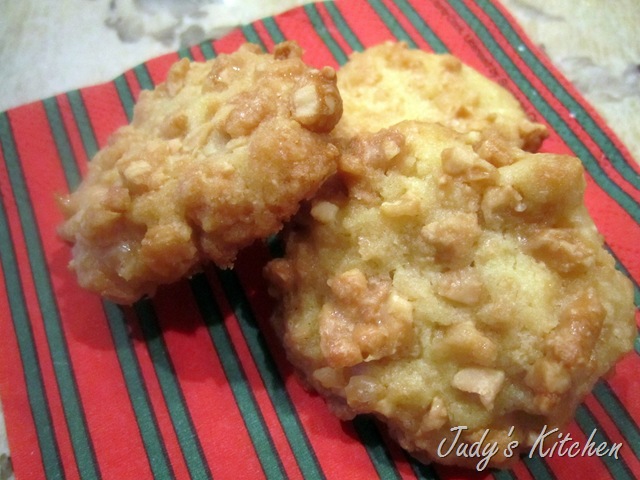 [cashewbrittlecrunchcookies410.jpg]