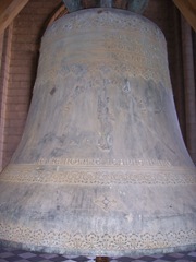 2011.10.16-004 cloche fissurée de la cathédrale Sainte-Croix