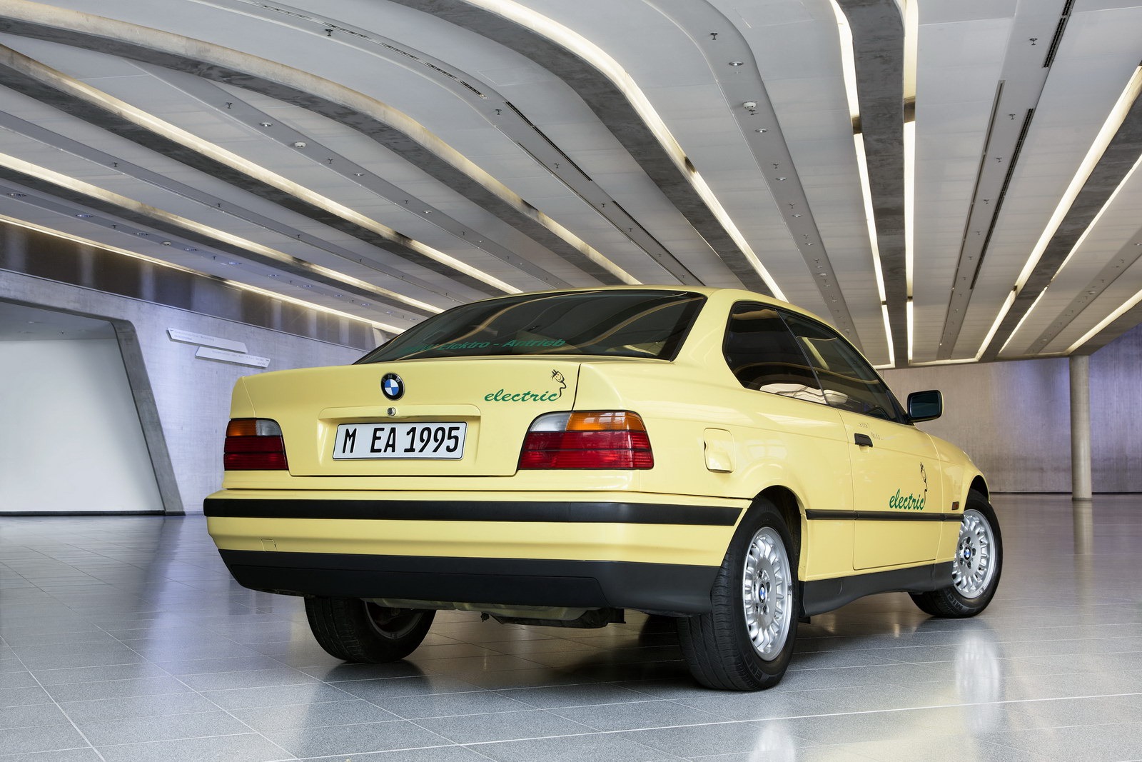 [BMW-325i-Electric-2%255B2%255D.jpg]