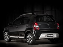 Toyota-Etios-Cross-5