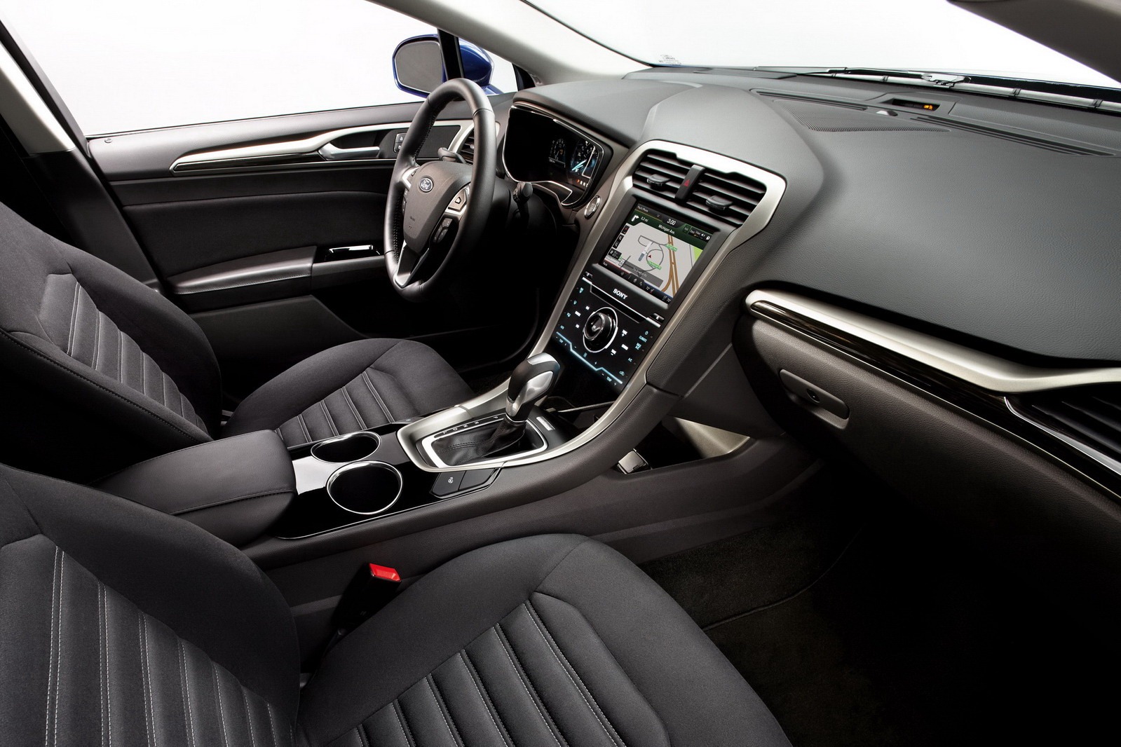 Ford-Fusion-Hybrid-06[2].jpg