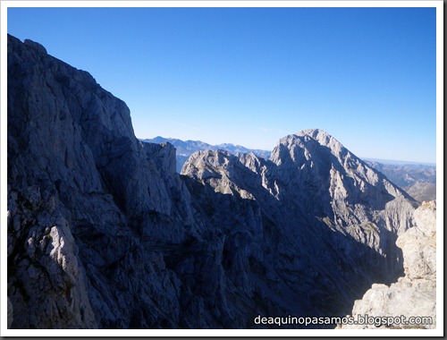 Jito Escarandi - Jierru 2424m - Lechugales 2444m - Grajal de Arriba y de Abajo (Picos de Europa) 0059