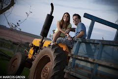 Album (digital) de fotos do evento e-session Natália + Gil. Fotografias digitais do fotografo profissional Marcos Grossi, que faz retratos de casamento (fotojornalismo), infantil, jovens, 15 anos e eventos em geral. Área de atuação: Jau, Bauru, Araraquara, Sao Carlos, Rio Claro, Ribeirao Preto e outras cidades do estado de Sao Paulo. 