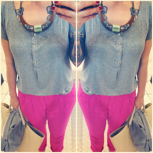 look calça pink e camiseta cinza (1) look calça pink e camiseta cinza (1)