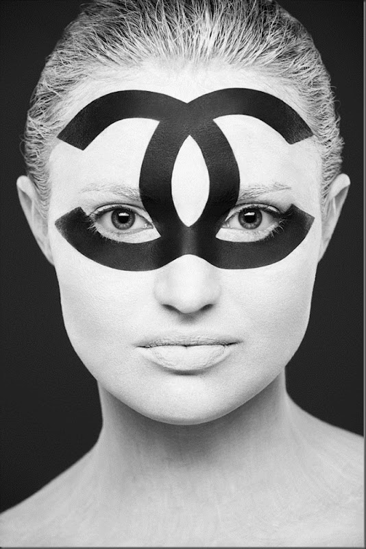 Валерий Куц (Valeriya Kutsan) Александр Хохлов (Alexander Khokhlov) Weird BeautyБоди-арт на лице девушек в чёрно-белом стиле,макияж(MUA)необычный вариант,яркий акцент на форме и объёмах,красивый мейкап,чёрнобелые фото,логотип коко шанель