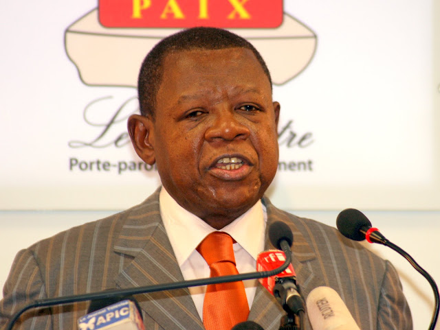 Lambert Mende, Ministre de l'Information, Communications et Médias lors d'une Conférence de Presse à Kinshasa, le 03/01/2012. Radio Okapi/Ph. Aimé-NZINGA