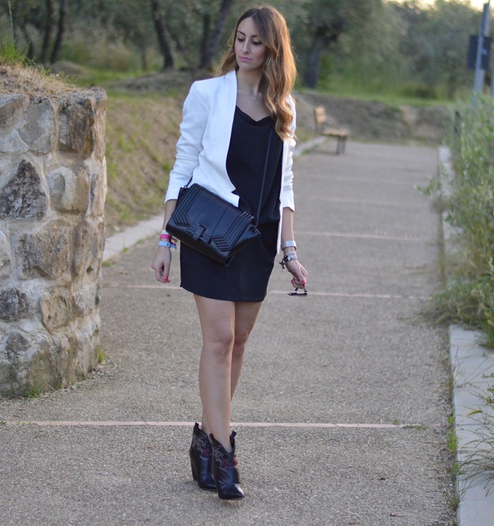 Black dress, white blazer, vestitino nero, borsa zara, outfit vestito nero, fashion blogger vestito, rupert sanderson, carrera, carrera sunglasses, occhiali da sole carrera, zara bag, borsa di zara