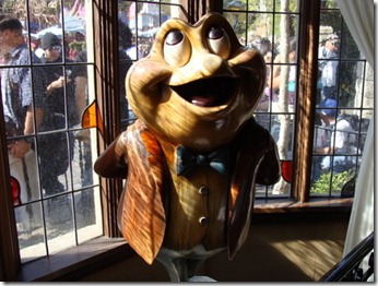 A Disney vidámparkos filmet készít