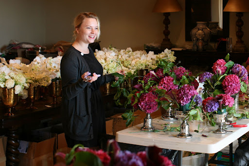 Amanda, from our team, finishes the beautiful arrangements in our on-site flower workshop. Amanda, from our team, finishes the beautiful arrangements in our on-site flower workshop.