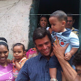 (05.06.11) Casa por casa en la Parroquia La Vega en Caracas, llevando el mensaje y compartiendo las ideas de #LaMejorVzla. La Vega: llevando las ideas de #LaMejoVzla