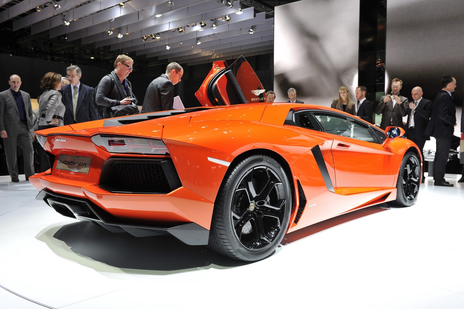 [Lamborghini-Aventador-LP700-4-1_1%255B2%255D.jpg]
