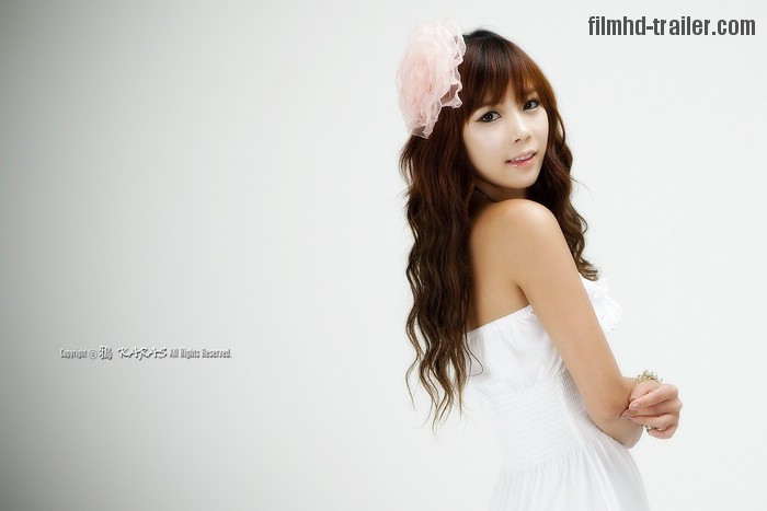 Kim In Ae – White Strapless Dress