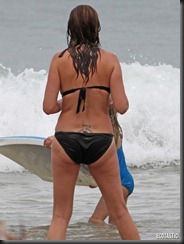 julia-roberts-black-bikini-hawaii-02-675x900