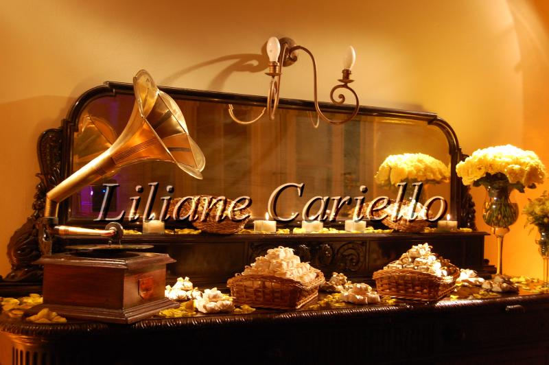 Fotos de Casamento Laura e Marcelo no Solar das Palmeiras. Foto numero 00 da cerimonialista Liliane Cariello, do Rio de Janeiro, RJ, que faz cerimonial de casamentos, cerimonial de eventos, cerimonial de festas, cerimonial de 15 anos, cerimonial de bodas, cerimonial de eventos sociais, cerimonial de aniversários, decoração de casamento, decoração de festas de 15 anos, decoração de eventos sociais, decoração de aniversários, buffet de casamento, buffet de 15 anos, buffet festas, buffet eventos e assessoria cerimonial. solar das palmeiras cerimonial casamento cerimonialista eventos casamentos rio bolo noivas festa para 15 anos decoração iluminação modelos de arranjos mesa