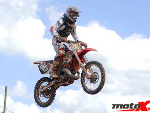 Felippe Simões vence na primeira competição oficial do ano