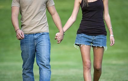 [couple-holding-hands-jupiterimages-425kb072709%255B2%255D.jpg]