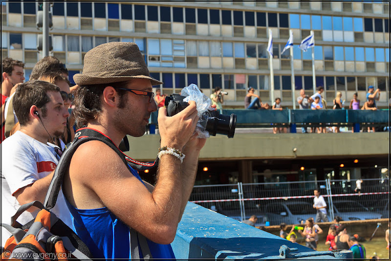 il/Настоящее мочилово в центре Тель Авива (20110701 ta water war 064 6835)