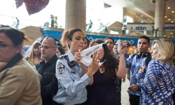 Israeli-police-arrest-008
