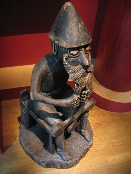 Reproducción de una estatua de Thor del siglo X encontrada en Islandia..jpg Reproducción de una estatua de Thor del siglo X encontrada en Islandia