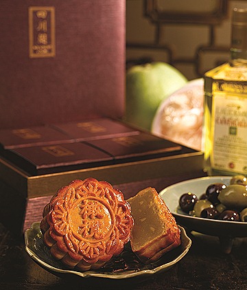 Szechuan Court Baked Mooncake with Olive Kernel in White Lotus Paste