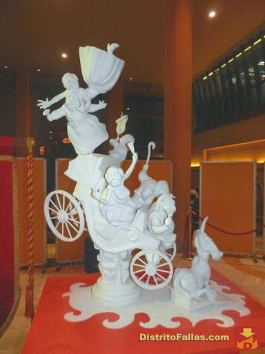 Falla Quart-Extramurs-Velázquez 2015. Lema: "Esta falla es una ruina". Artista: Javier Arévalo