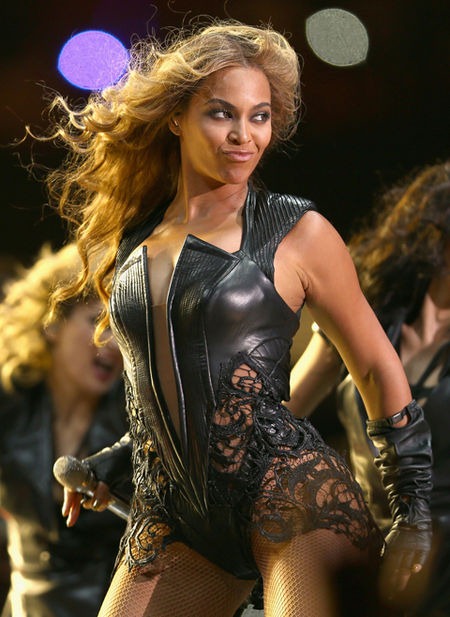 [beyonce_super_bowl_halftime_fierceness_18gu5lu-18gu5ul%255B3%255D.jpg]