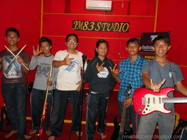 [Bravo%2520Sentra%2520Band%2520Grup%2520Musik%2520From%2520Kuansing%2520%25283%2529%255B5%255D.jpg]