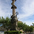 Vista lateral del Monument a Milà i Fontanals