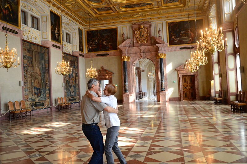 [Munich50%2520palace%2520dancing%255B3%255D.jpg]