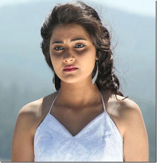 Actress Manumika in Oru Vaanavil Pola Tamil Movie Stills